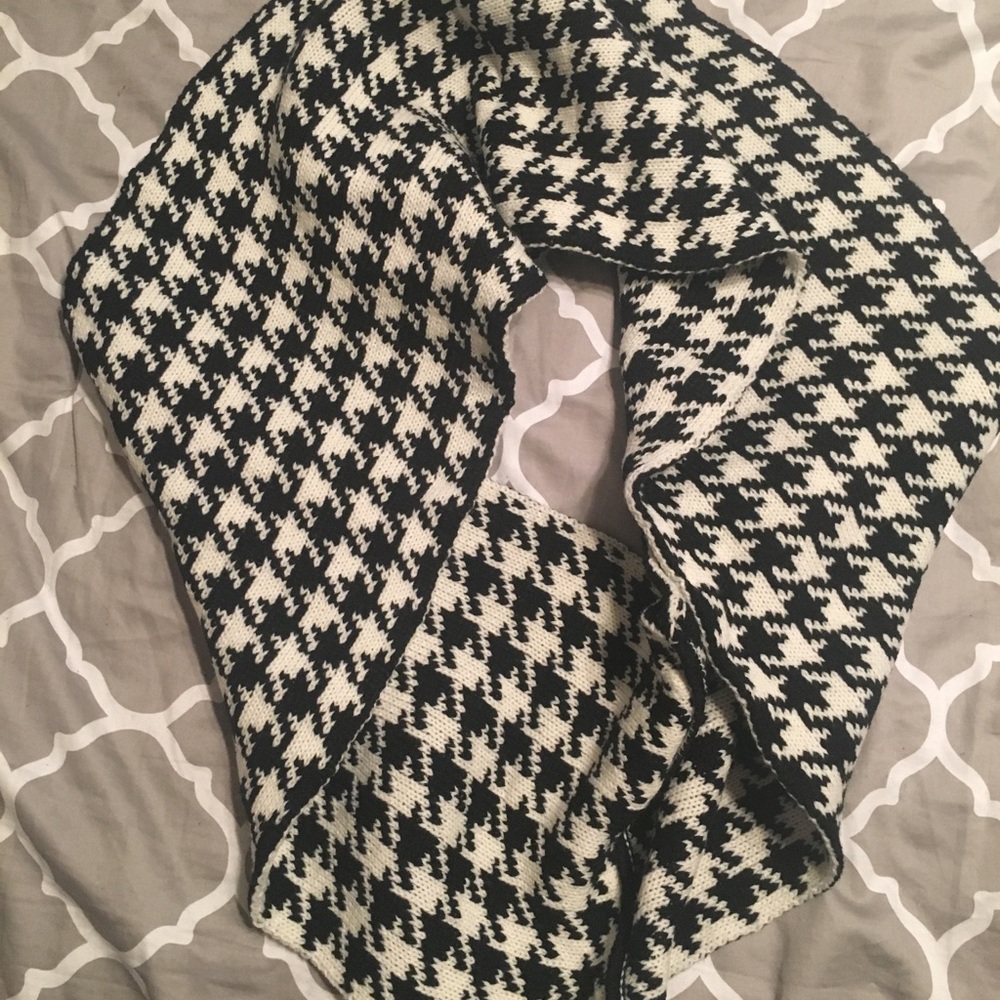Black and white infinity scarf